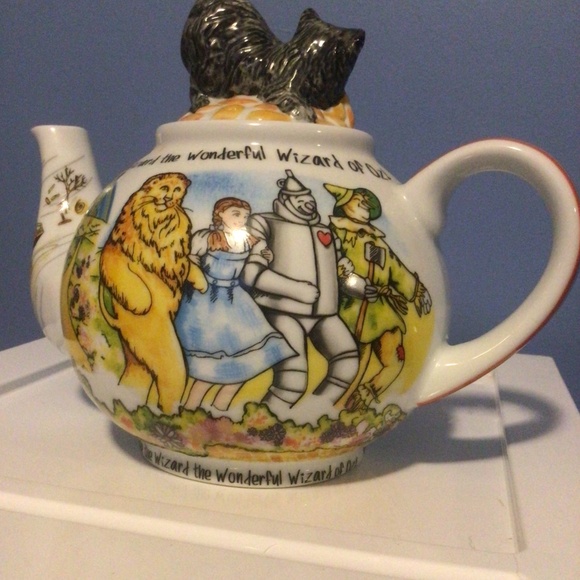 Wizard of Oz Paul Cardew Design 6 cup Collector’s Teapot with Toto Teapot Lid - Picture 2 of 15
